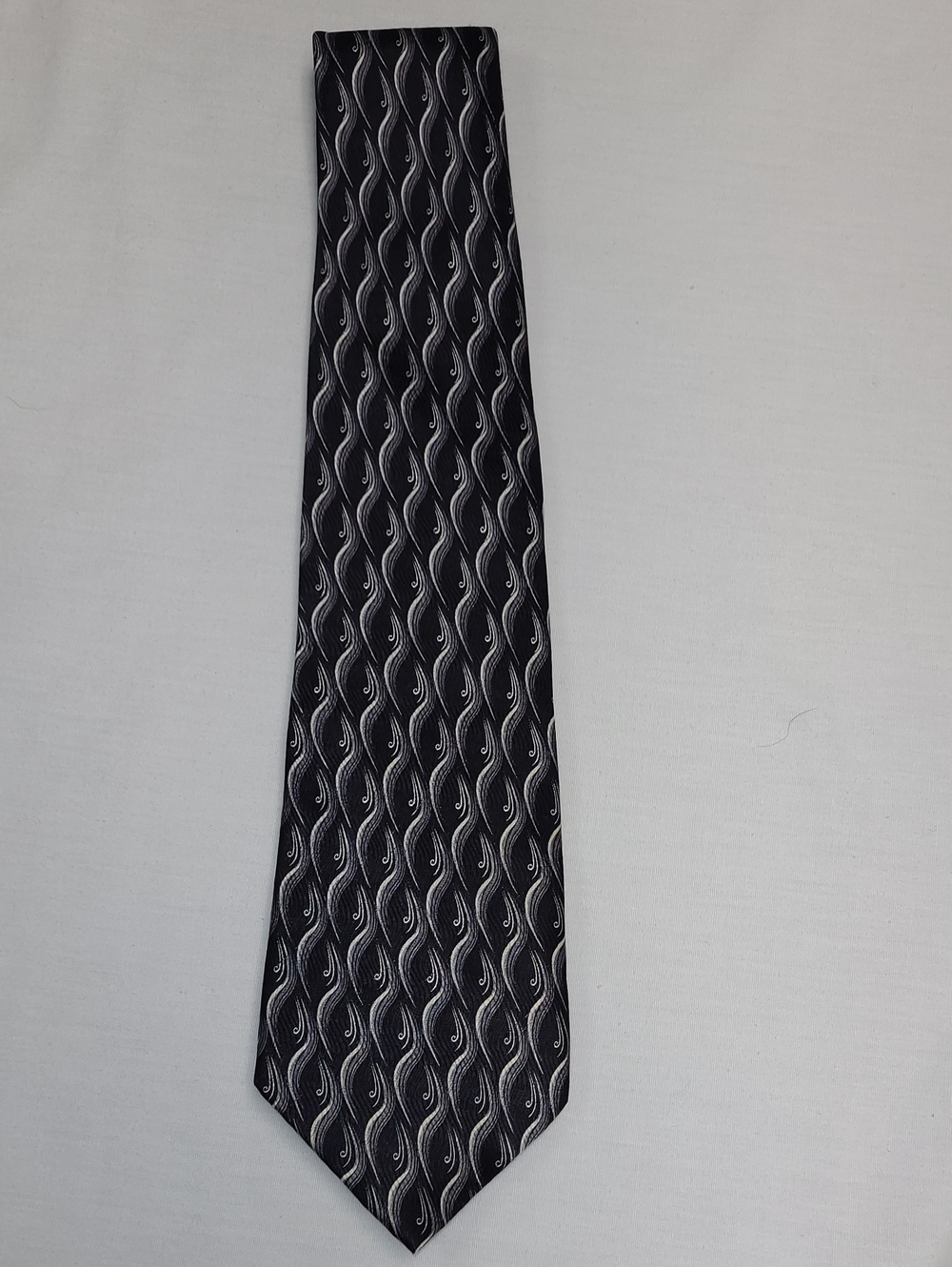 Men's Fine Silk Italian Black Silver Wave Patterned Tie Classic Formal Accessory